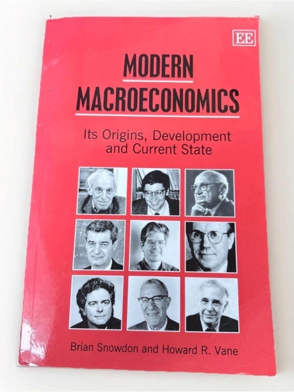 Modern Macroeconomics : Its Origins, Development and Current State by Howard R.